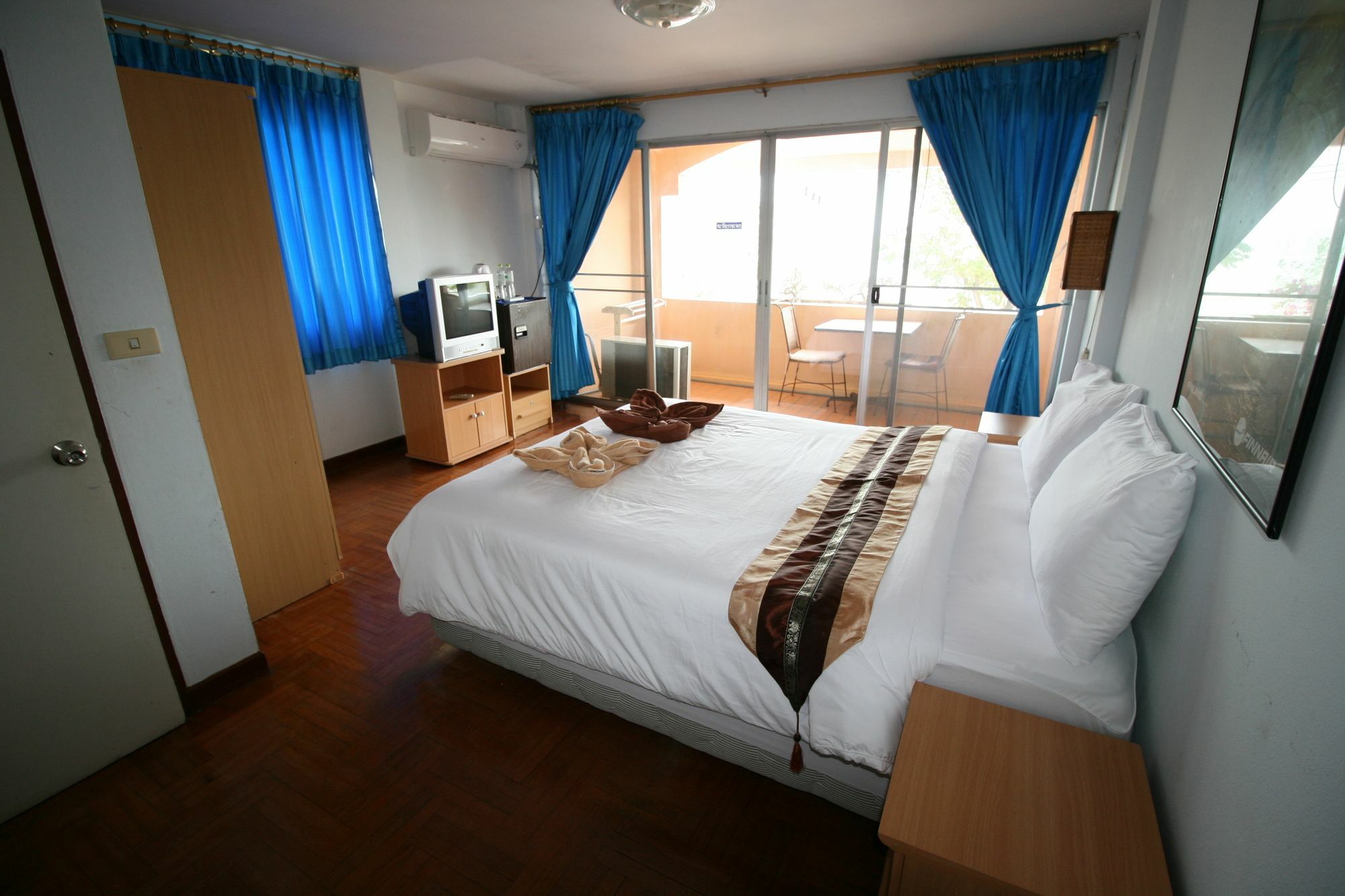 Beachfront Cha Am Guest house 3*
